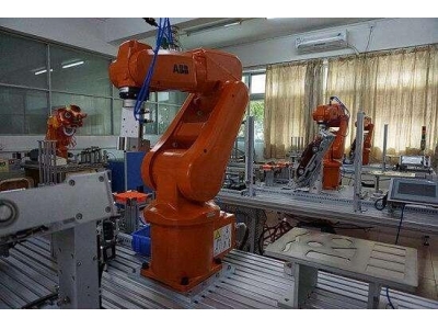 高等職業(yè)學(xué)校工機(jī)器人技術(shù)專業(yè)實(shí)訓(xùn)室